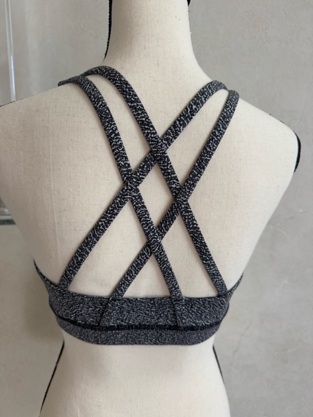 Lululemon Athletica Black White Gray Scoop Sports Bra Bralette SZ 6 Small